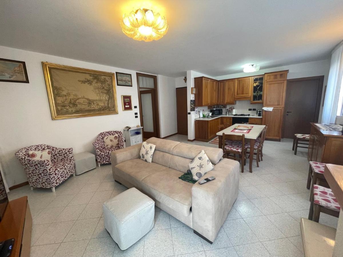 Apartament Trilocale Vista Mare Con 2 Bagni Nel Centro Storico - Agenzia Cocal Caorle Zewnętrze zdjęcie